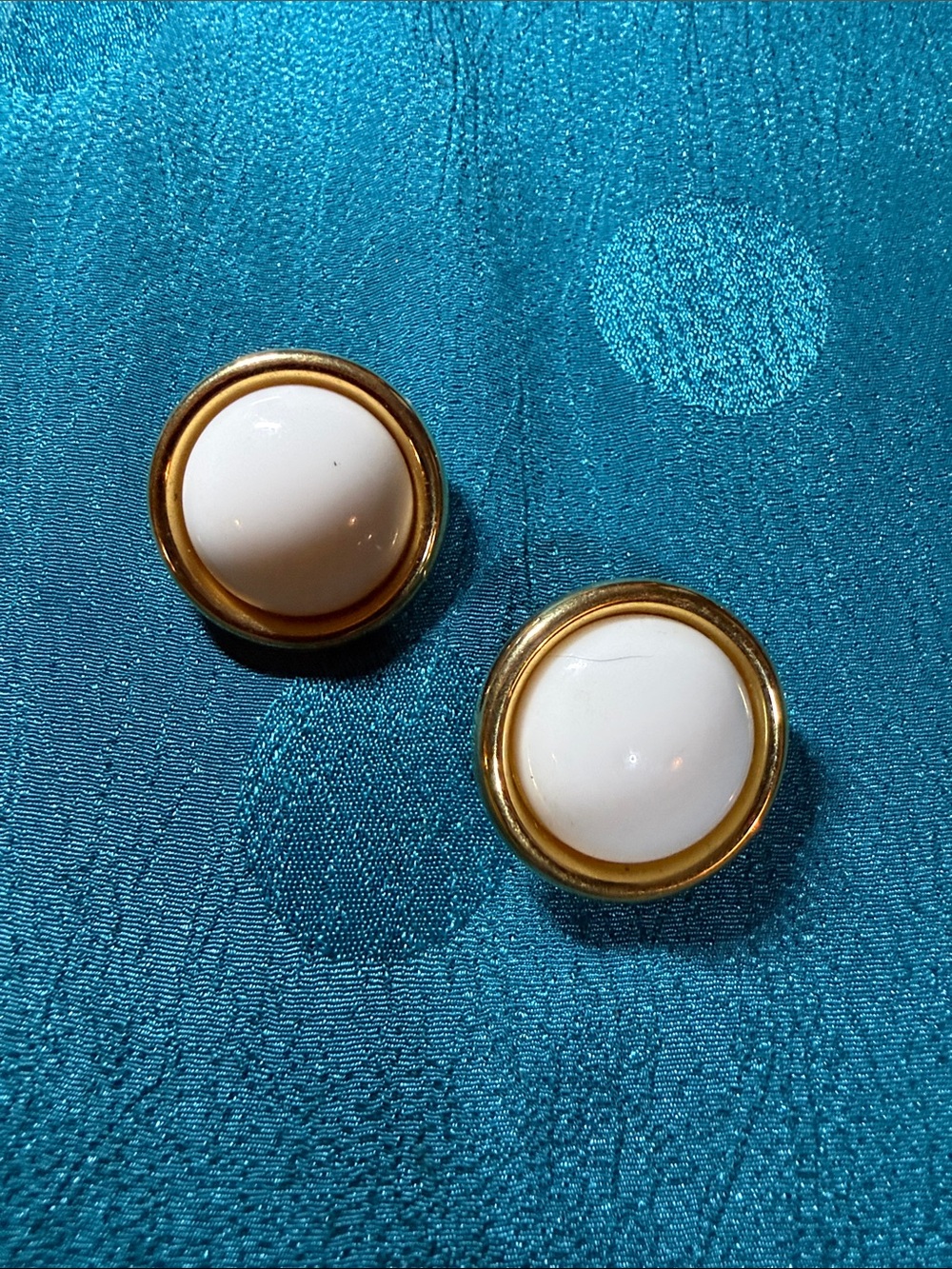 Classic White and Gold Round Clip Earrings